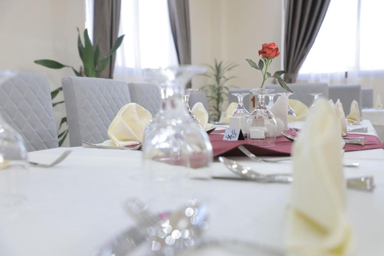 Roseau Hotel And Spa Gonder ภายนอก รูปภาพ